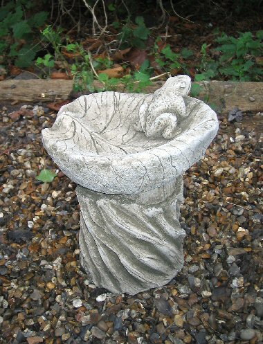 KBB76 Small Frog Bird Bath KBB76 Small Frog Bird Bath